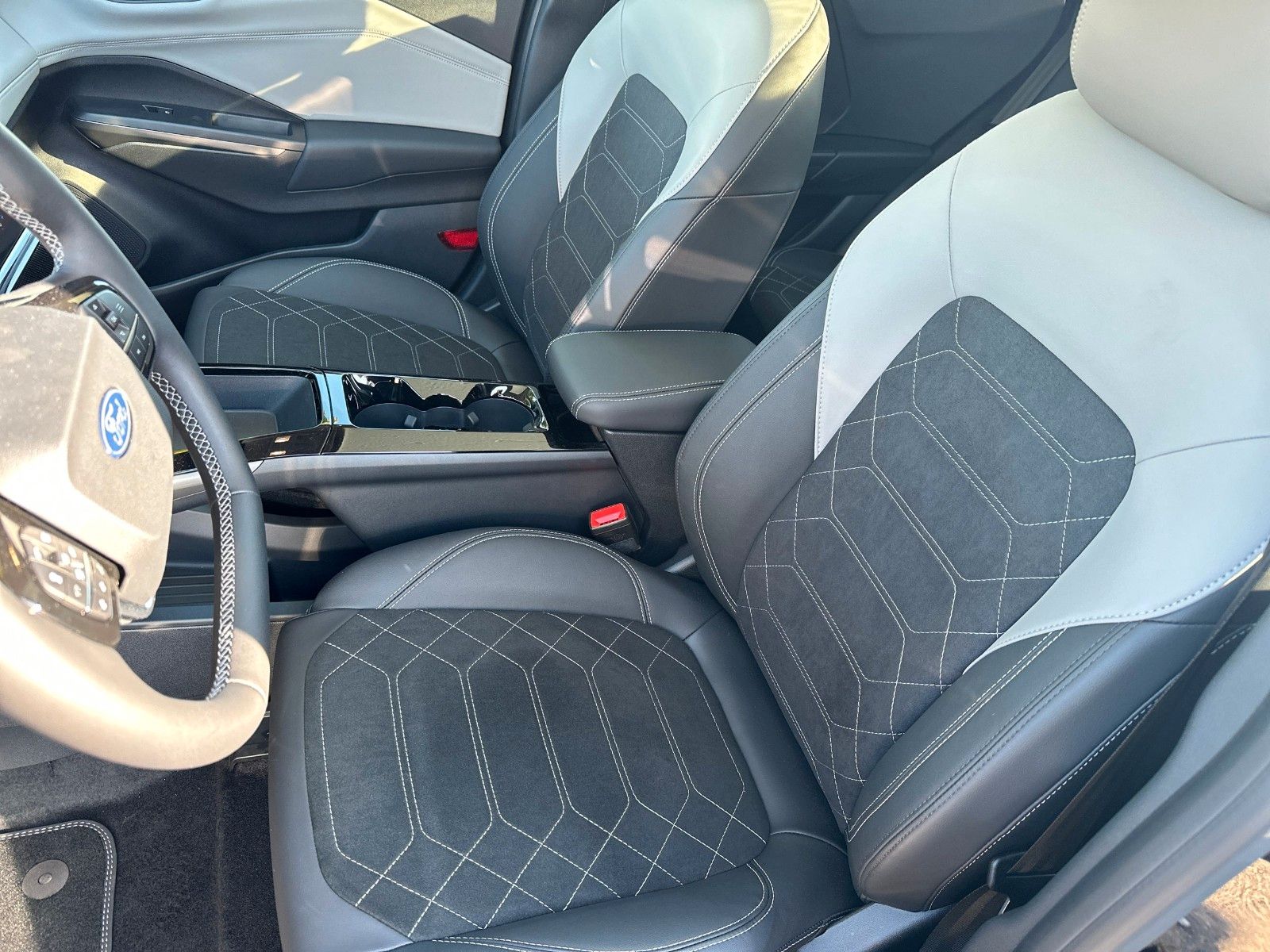 Fahrzeugabbildung Ford Puma Gen-E Premium, PANORAMADACH, AHK