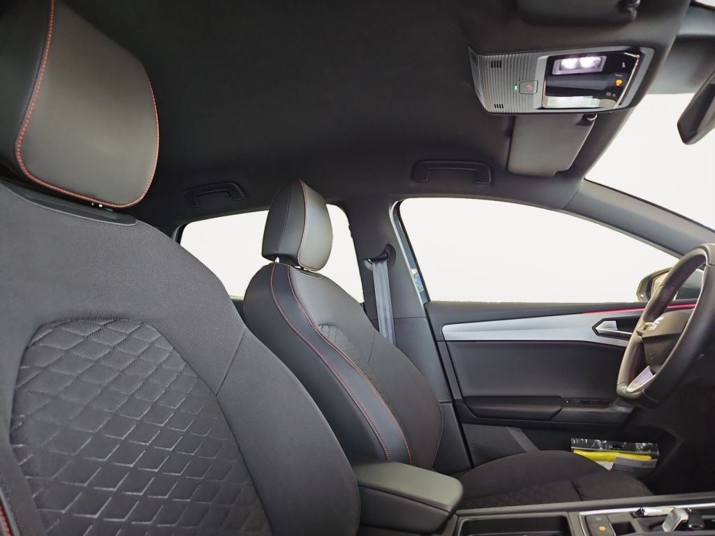 Fahrzeugabbildung SEAT Leon 1.5 eTSI ACT OPF DSG FR