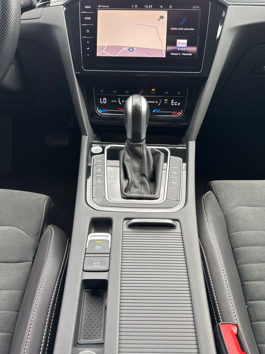 Fahrzeugabbildung Volkswagen Passat Variant 1.4 TSI DSG GTE R-Line NAV+LED