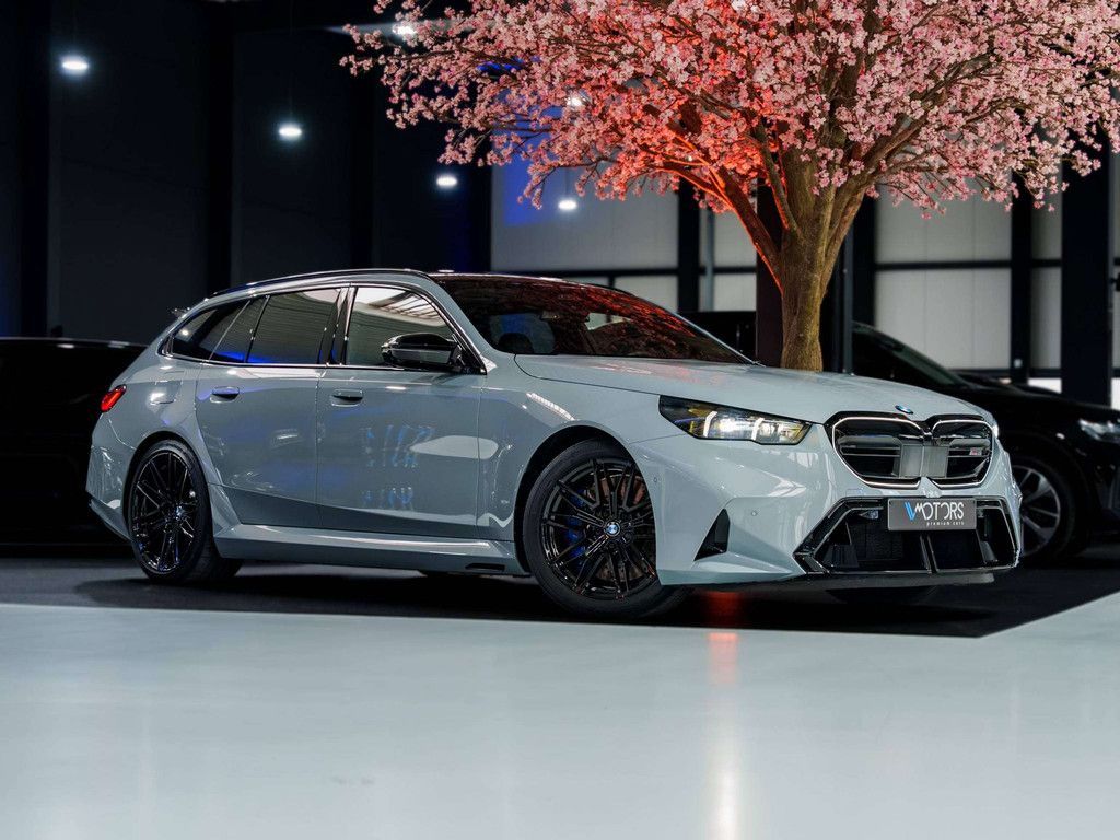 BMW M5 M5 PHEV 4.4 - Brooklyn Grau - Bowers & Wilkin