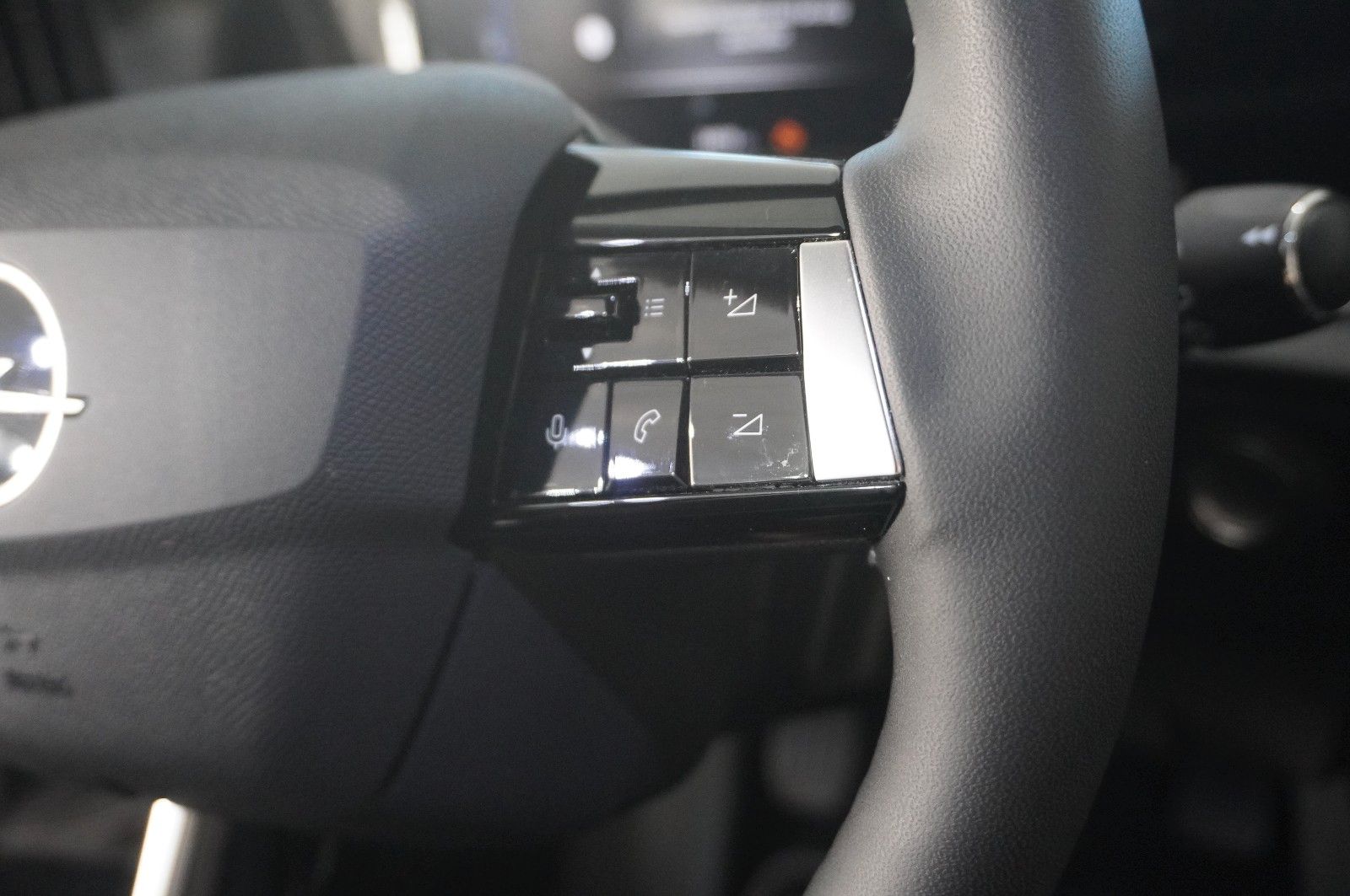 Fahrzeugabbildung Opel Astra L ST 1.2T  LED/NAVI/SHZ/ALU16/KAMERA/ALLWE