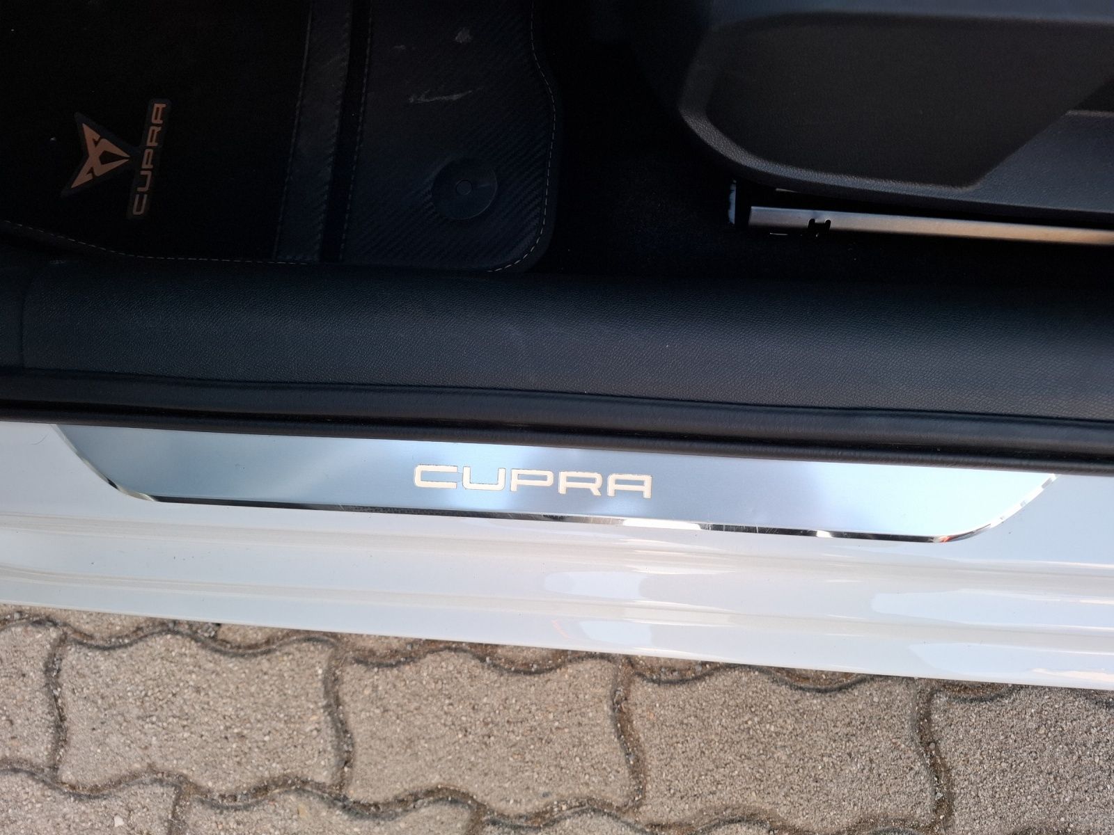 Fahrzeugabbildung CUPRA Leon ST VZ DSG 4Drive LED AHK Navi Beats LHZ ACC