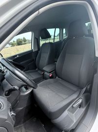 Volkswagen Tiguan - 11