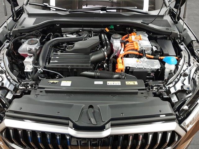 Fahrzeugabbildung Skoda Superb Combi L&K 1.5TSI iV AHK Matrix Leder 360°