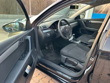 Bild 9 VW Passat Variant Trendline BlueMotion