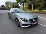 Mercedes-Benz E 220 4MATIC-AHK-COMAND-Schiebedach-LED-Ambiente - Mercedes-Benz E 220: Taxi