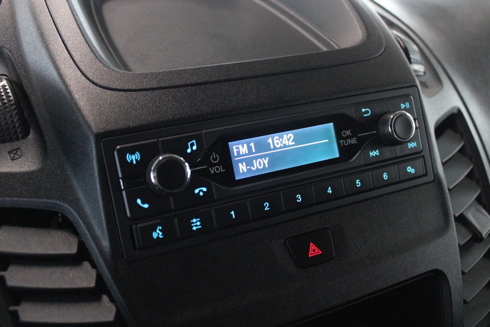 Fahrzeugabbildung Ford Transit Connect TREND KLIMA Standheizung 3-Sitze