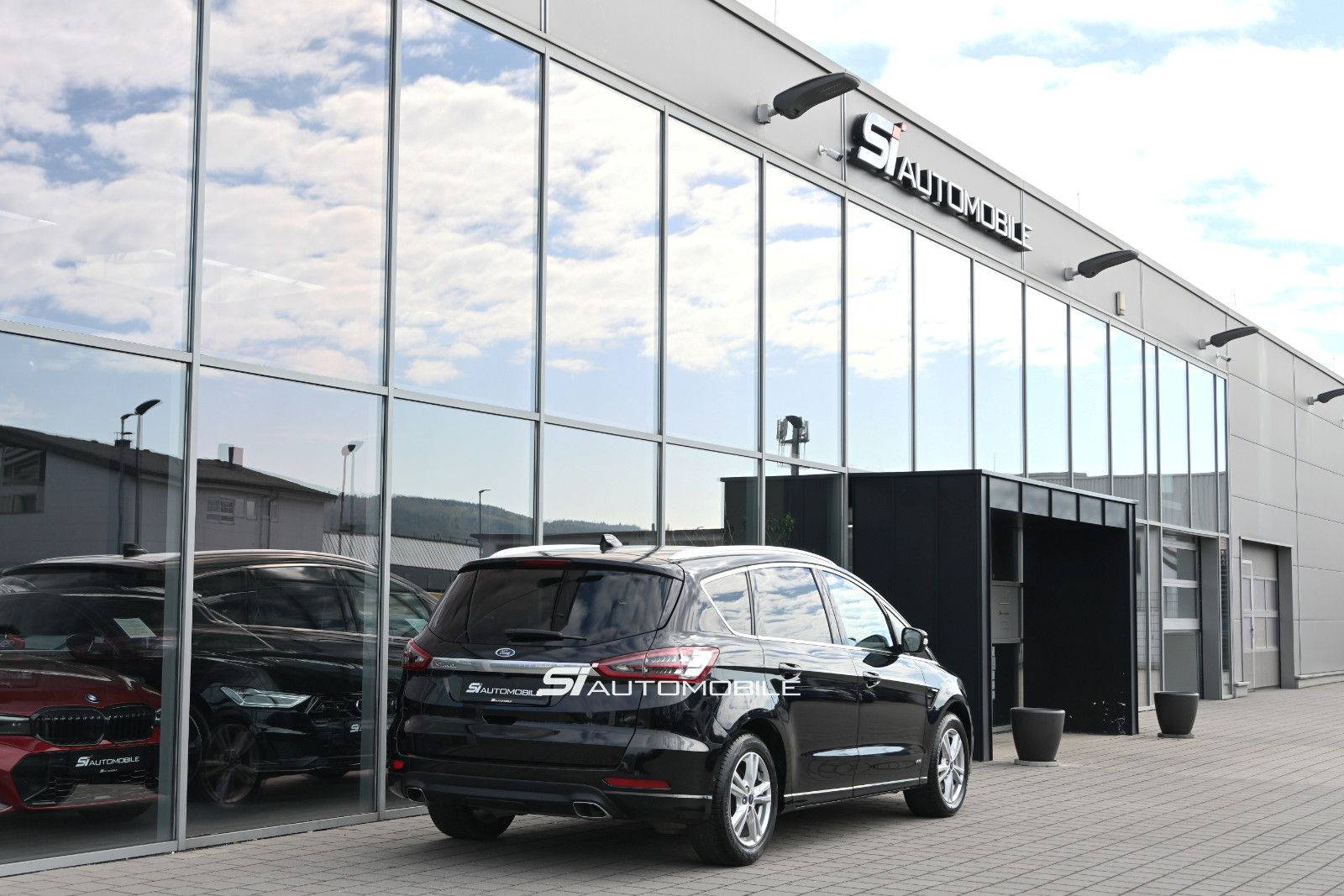 Fahrzeugabbildung Ford S-Max 2.0 d 140kW 4x4 Titanium °ACC°AHK°2xKAMERA