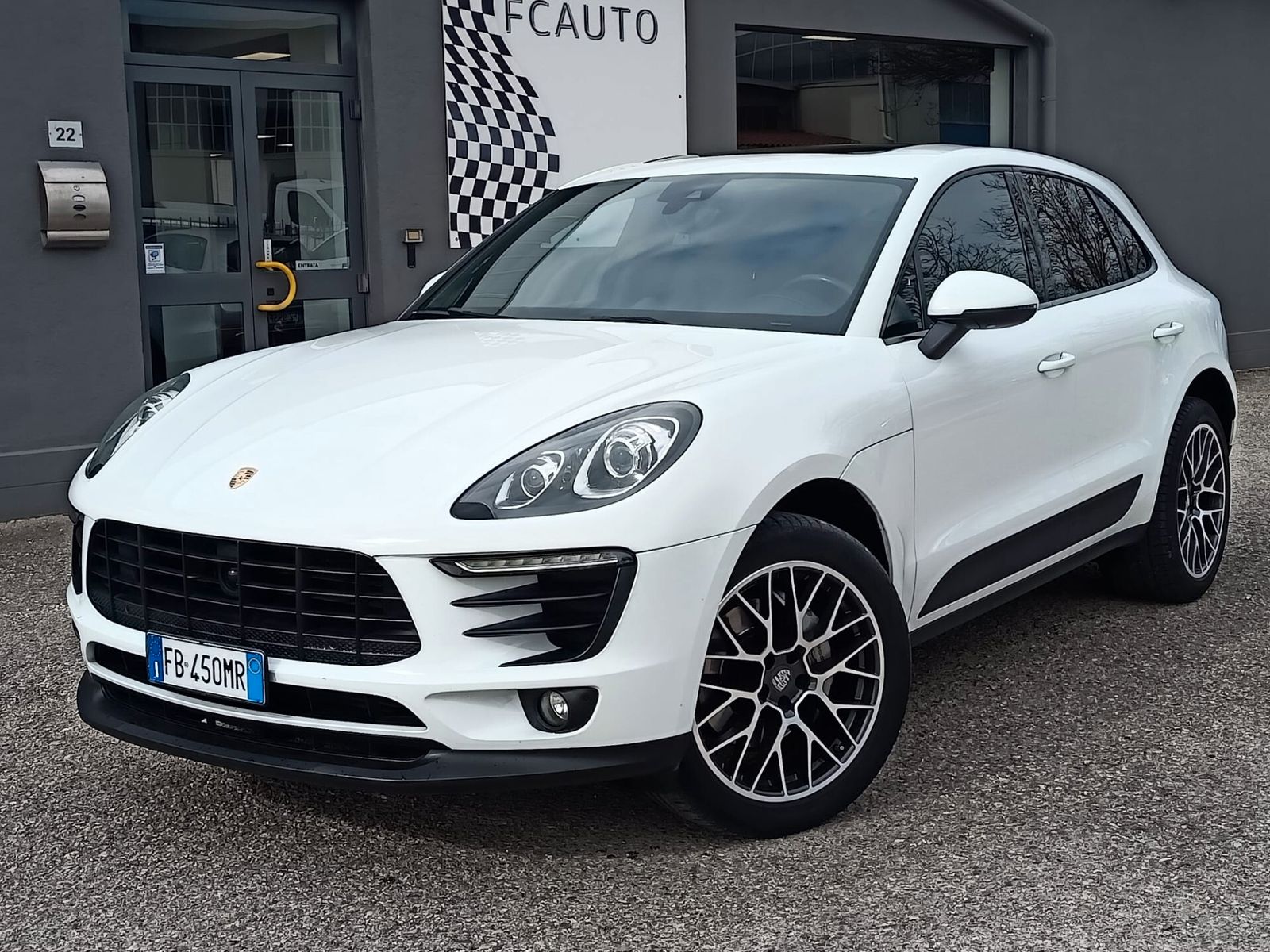 PORSCHE Macan