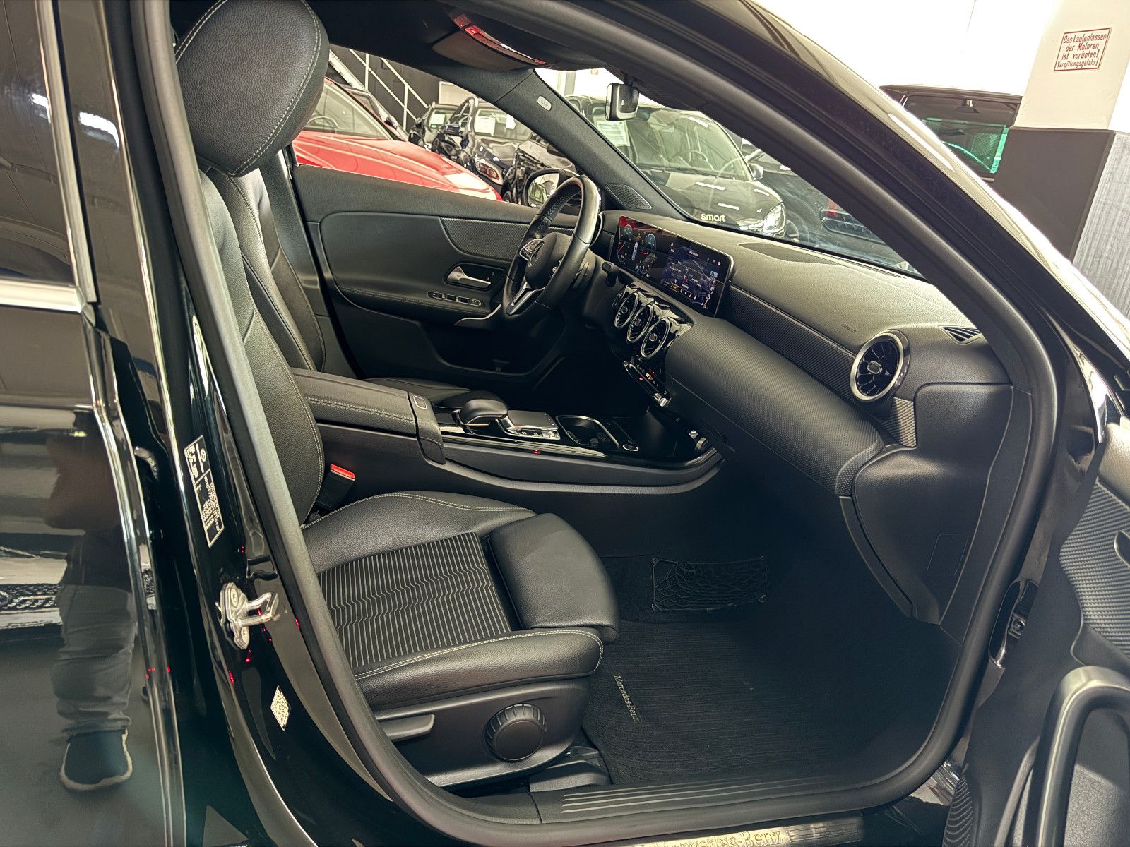 Fahrzeugabbildung Mercedes-Benz A 180 d PROGRESSIVE SPORTPAKET LED NAVI MBUX +