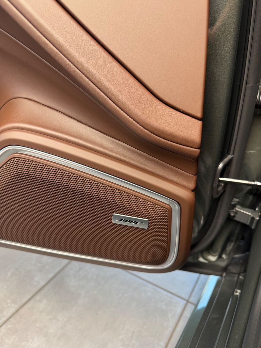 Fahrzeugabbildung Porsche Panamera Sport Turismo 4 E-Hybrid Platinum Editi