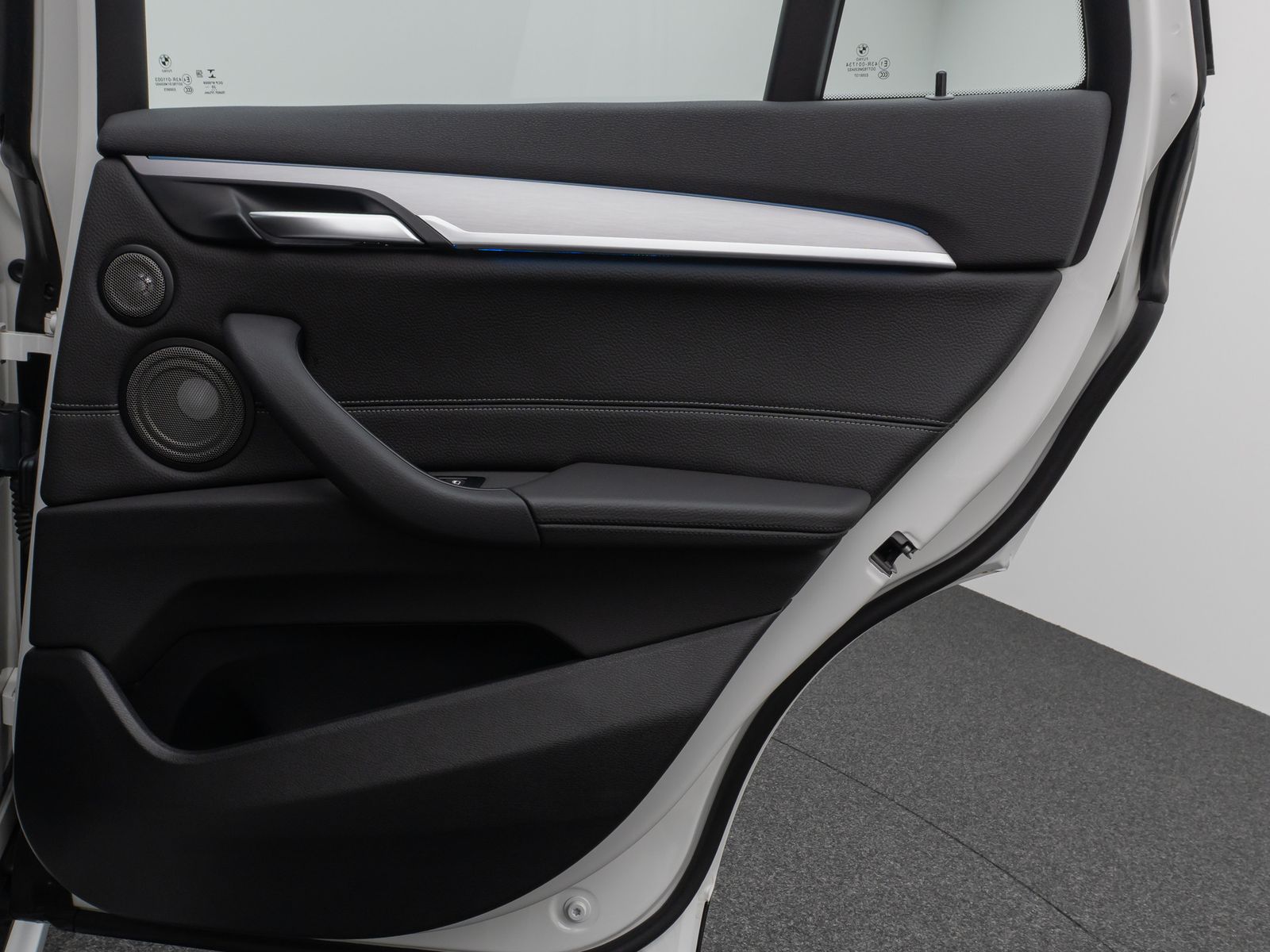 Fahrzeugabbildung BMW X1 xD25e xLine Panorama Kamera HUD DAB H/K AHK