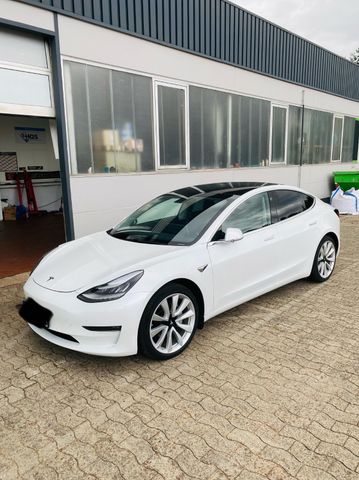 Tesla Allradantrieb mit Dualmotor LR 19 Zoll + AHK