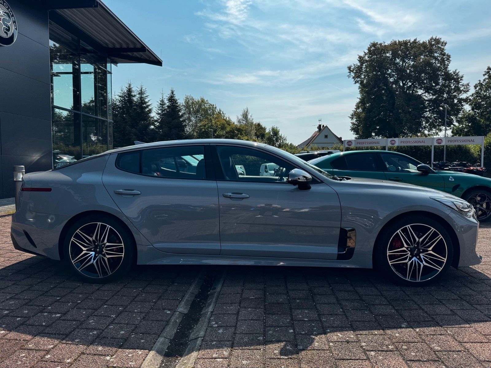 Fahrzeugabbildung Kia STINGER 3.3T AWD GT 360° GLASDACH 366PS