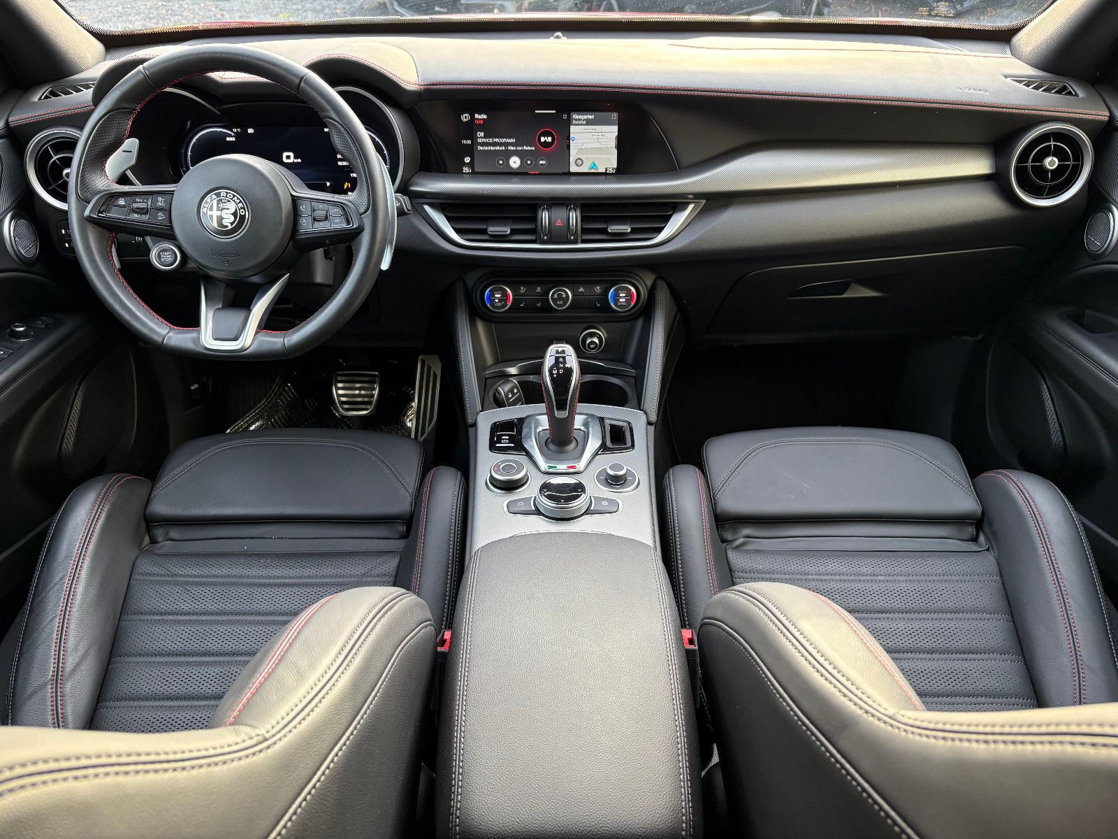 Fahrzeugabbildung Alfa Romeo Stelvio Competizione Q4/HARMAN/KARDON/KAMEERA