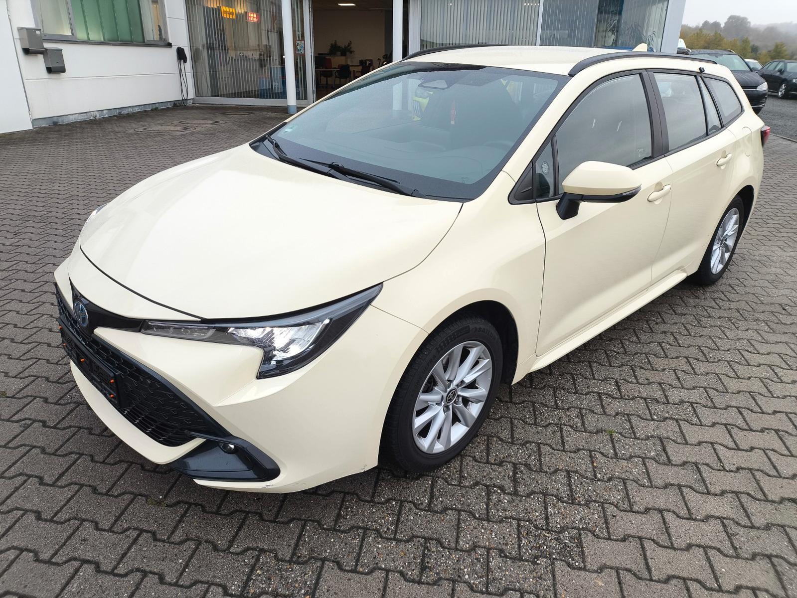 Toyota Corolla Touring Sports 1.8 VVT i-Hybrid Business