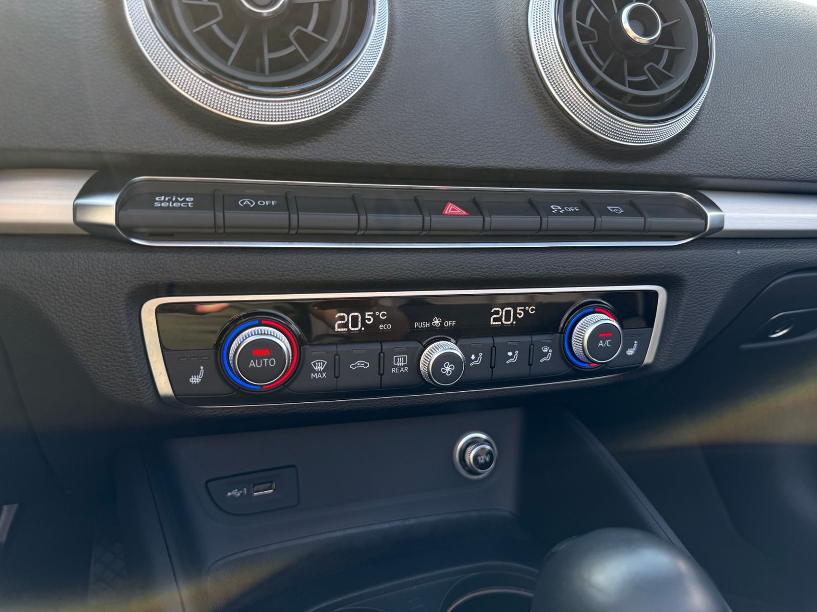Fahrzeugabbildung Audi A3 Cabriolet 35 TFSI S line B&O ACC LED
