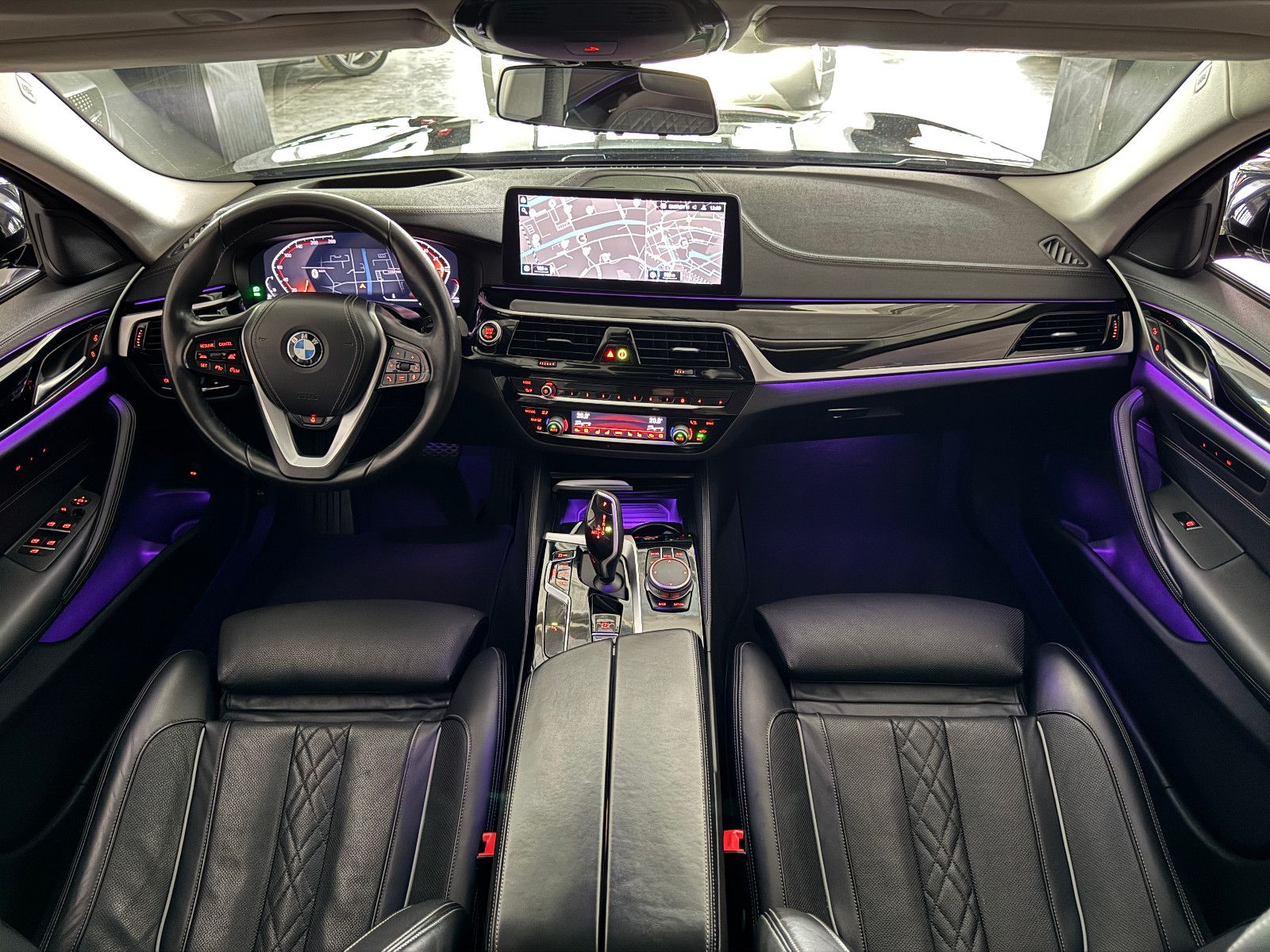 Fahrzeugabbildung BMW 520 d T LUXURY LINE HUD PANORAMA LASER VOLL