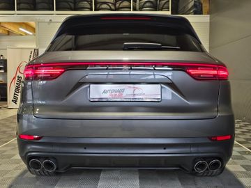 Porsche Cayenne - 8