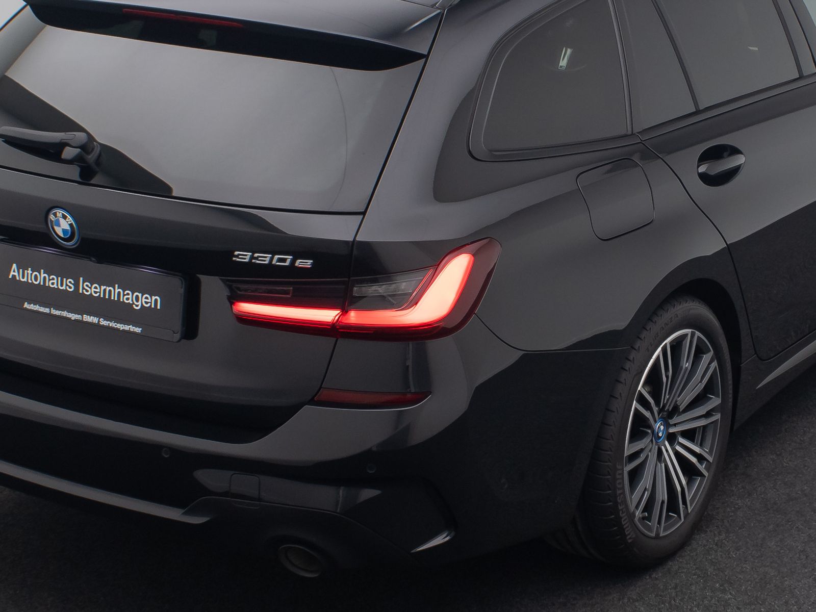 Fahrzeugabbildung BMW 330e M Sport Kamera HUD DAB Laser HiFi Alarm 18"