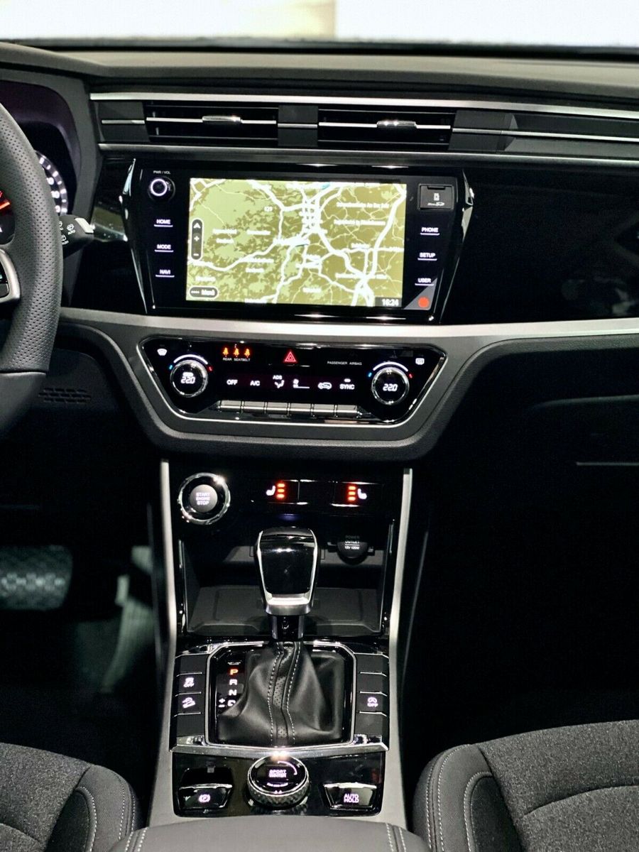 Fahrzeugabbildung Ssangyong Korando **SONDERMODELL RUBY**ASSISTENZSYSTEME**