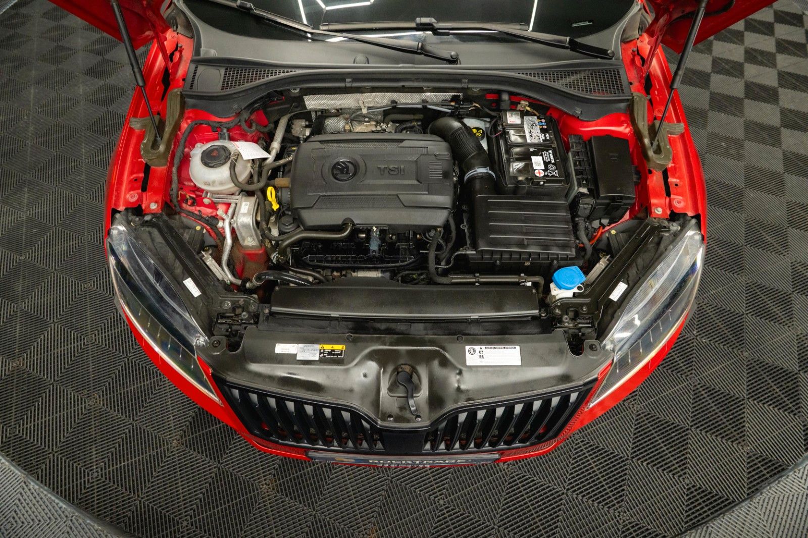 Fahrzeugabbildung SKODA Superb 1.8 TSI Combi Sportline | DAB | Alcantara