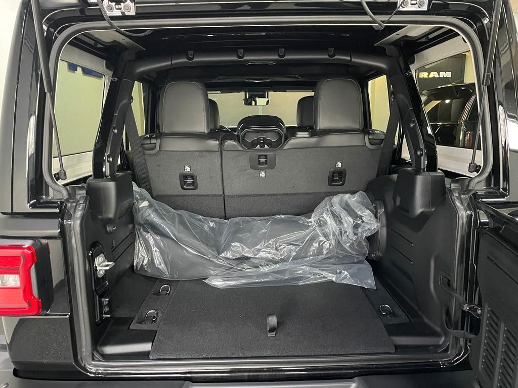 Fahrzeugabbildung Jeep 392 UNLIMITED RUBICON 6.4L-V8 SKY ONE 1.HD