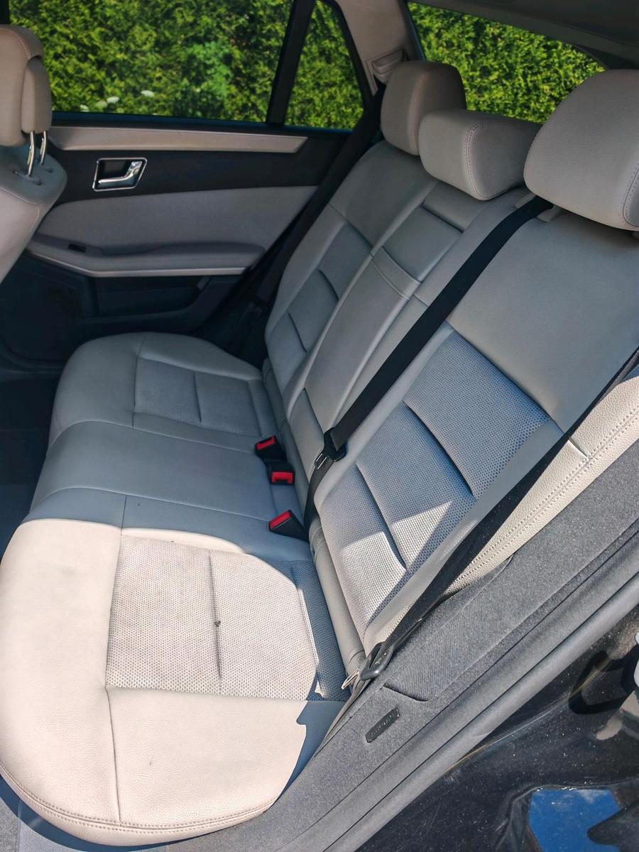 Mercedes-Benz E200 2010 — photo 9