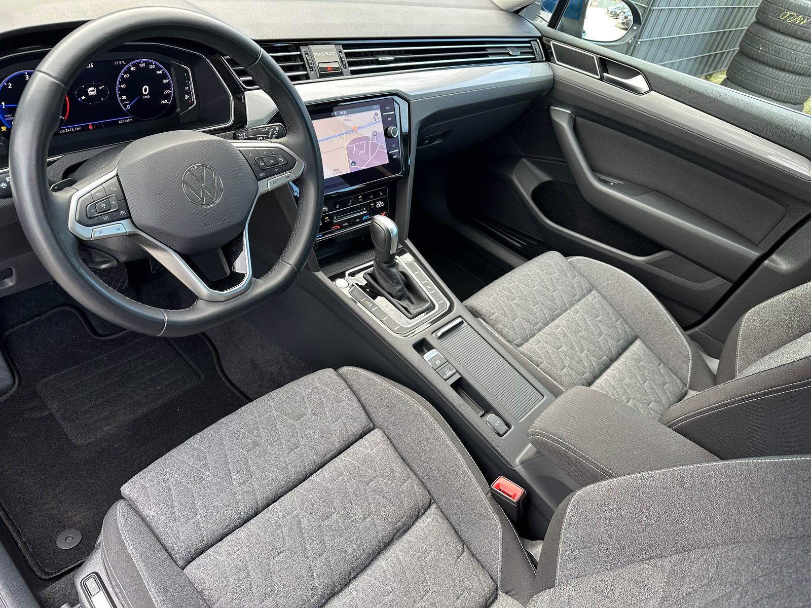 Fahrzeugabbildung Volkswagen Passat Variant 2.0 TDI DSG Business NAV+LED+ACC
