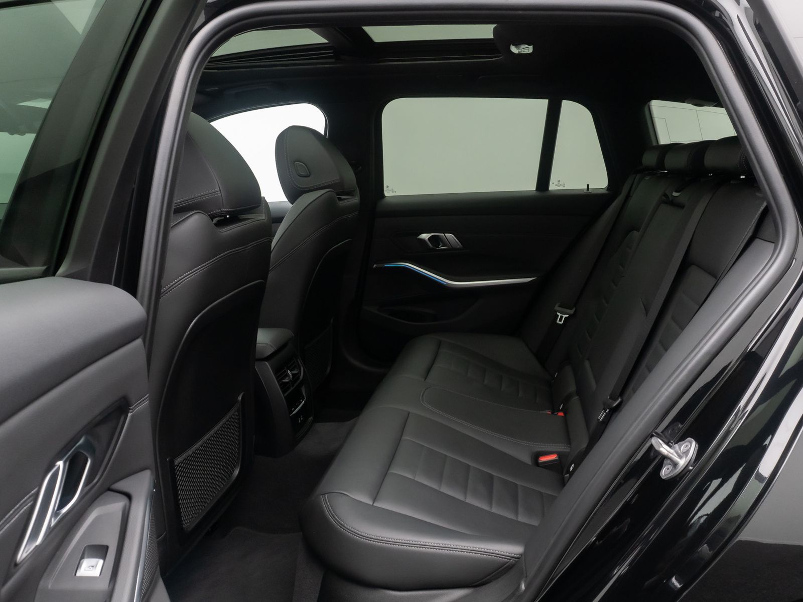 Fahrzeugabbildung BMW 330e xD M Sport Kamera Laser HUD DAB HiFi Komfor