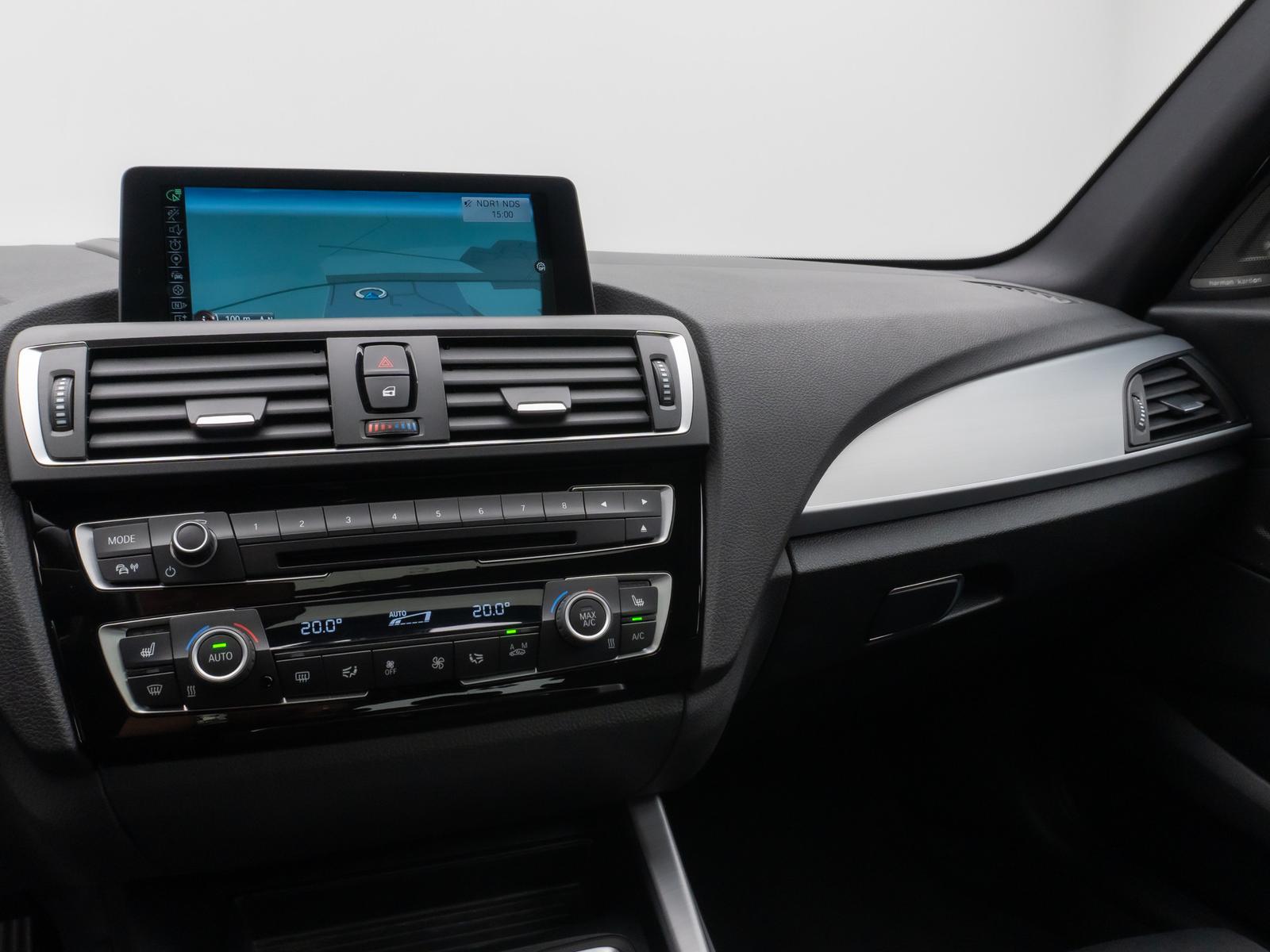 BMW 120d xD Sport Line Glasdach H/K PDC LED Komfort