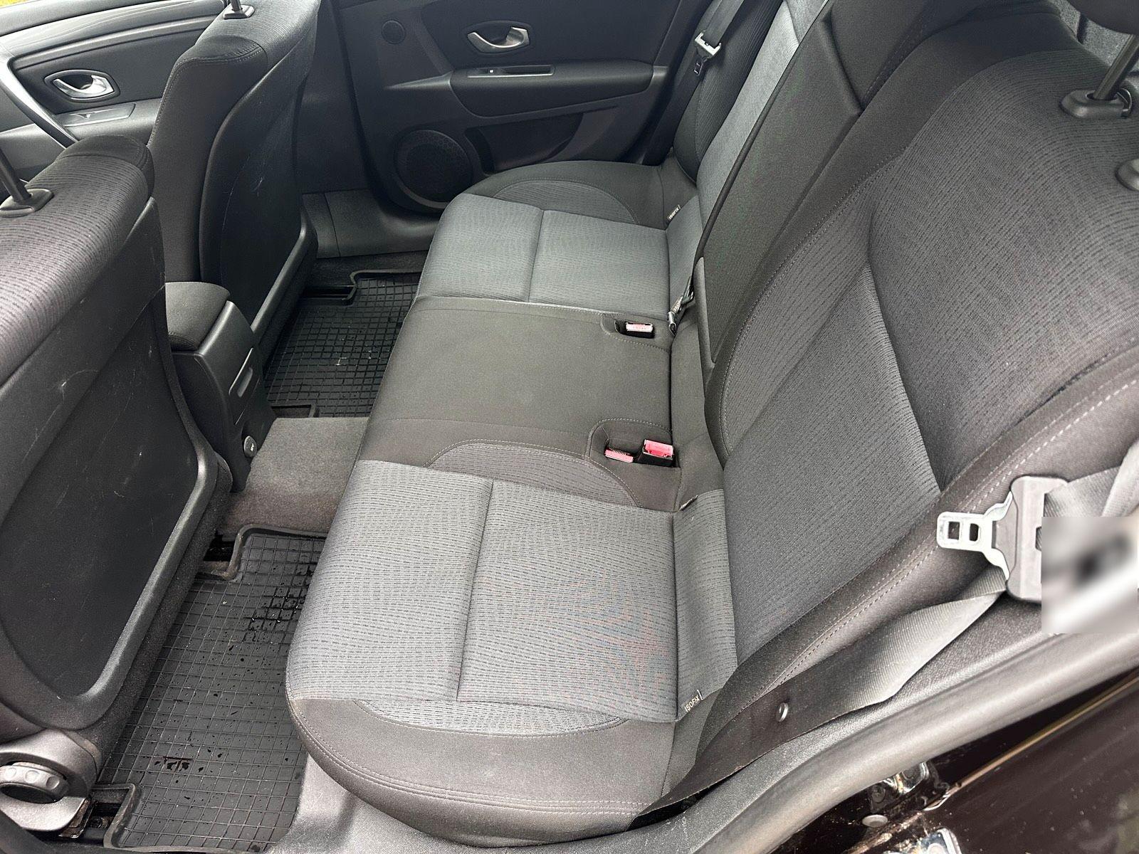 Renault Laguna 2010 — photo 8