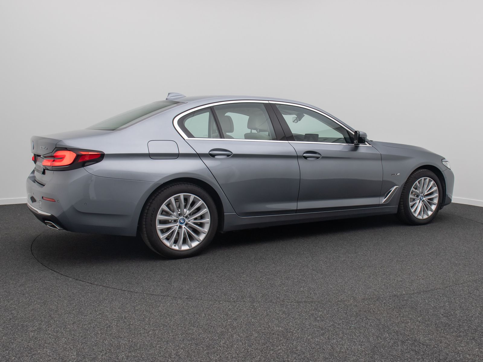 Fahrzeugabbildung BMW 530e Luxury Line 360°Glasdach Laser HUD DAB HiFi