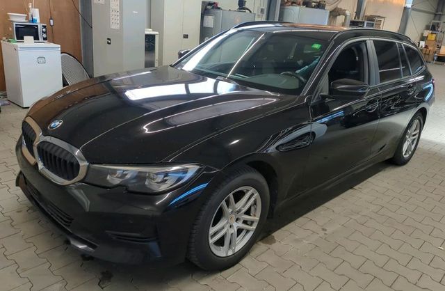 BMW 318 d T AUT LED NAVI LEDER SPORTSITZE M-MFL PDC