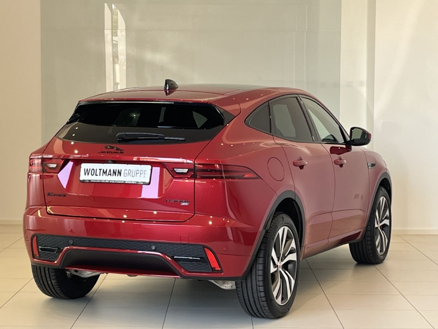 Fahrzeugabbildung Jaguar E-Pace P300e R-Dynamic HSE Plug-In Hybrid HUD  P