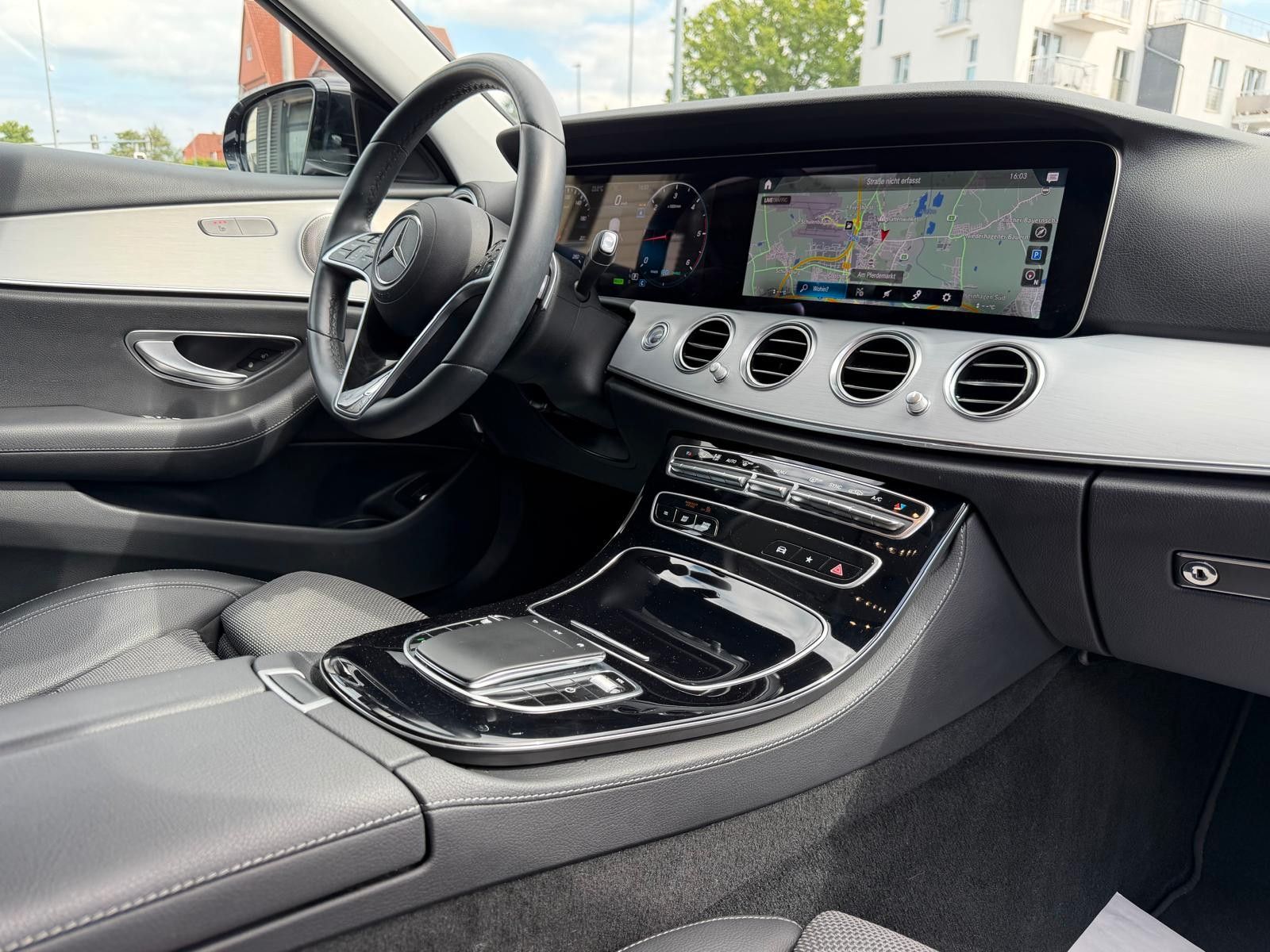 Mercedes-Benz E 220d Avantgarde 360°KAMERA/KEYLESSGO/BURMESTER foto 18