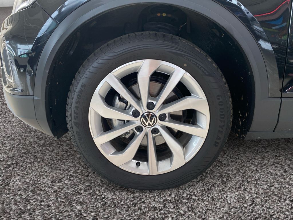 Fahrzeugabbildung Volkswagen T-Roc 1.5 TSI DSG Life Standheizung AHZV