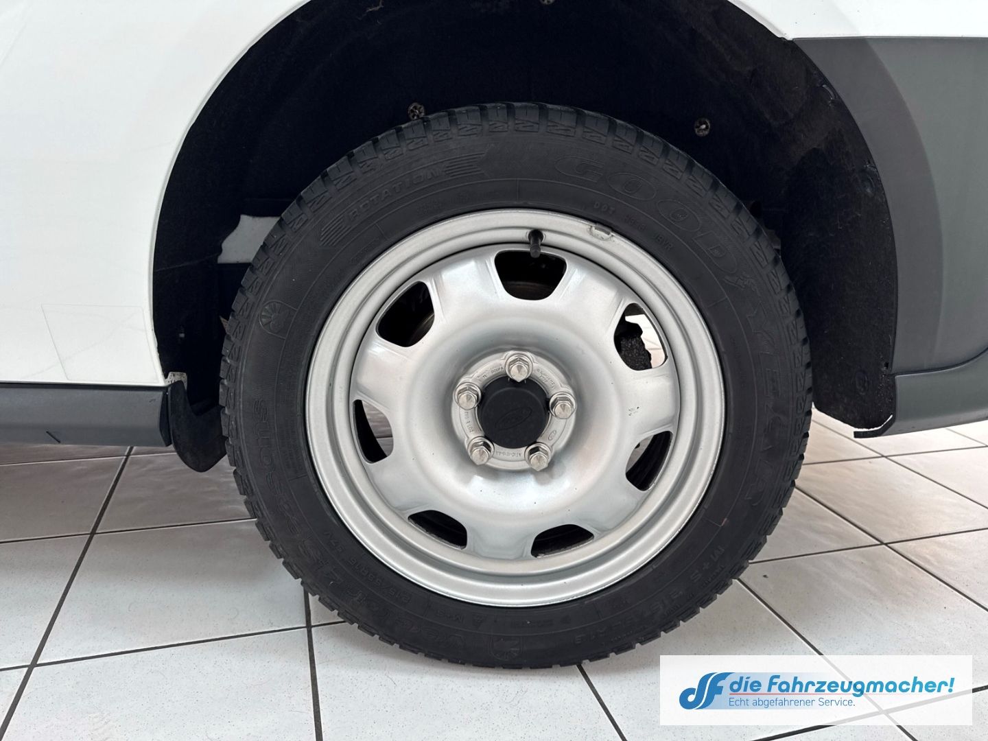 Fahrzeugabbildung Ford Transit Connect Kasten lang Kurvenlicht DAB SHZ