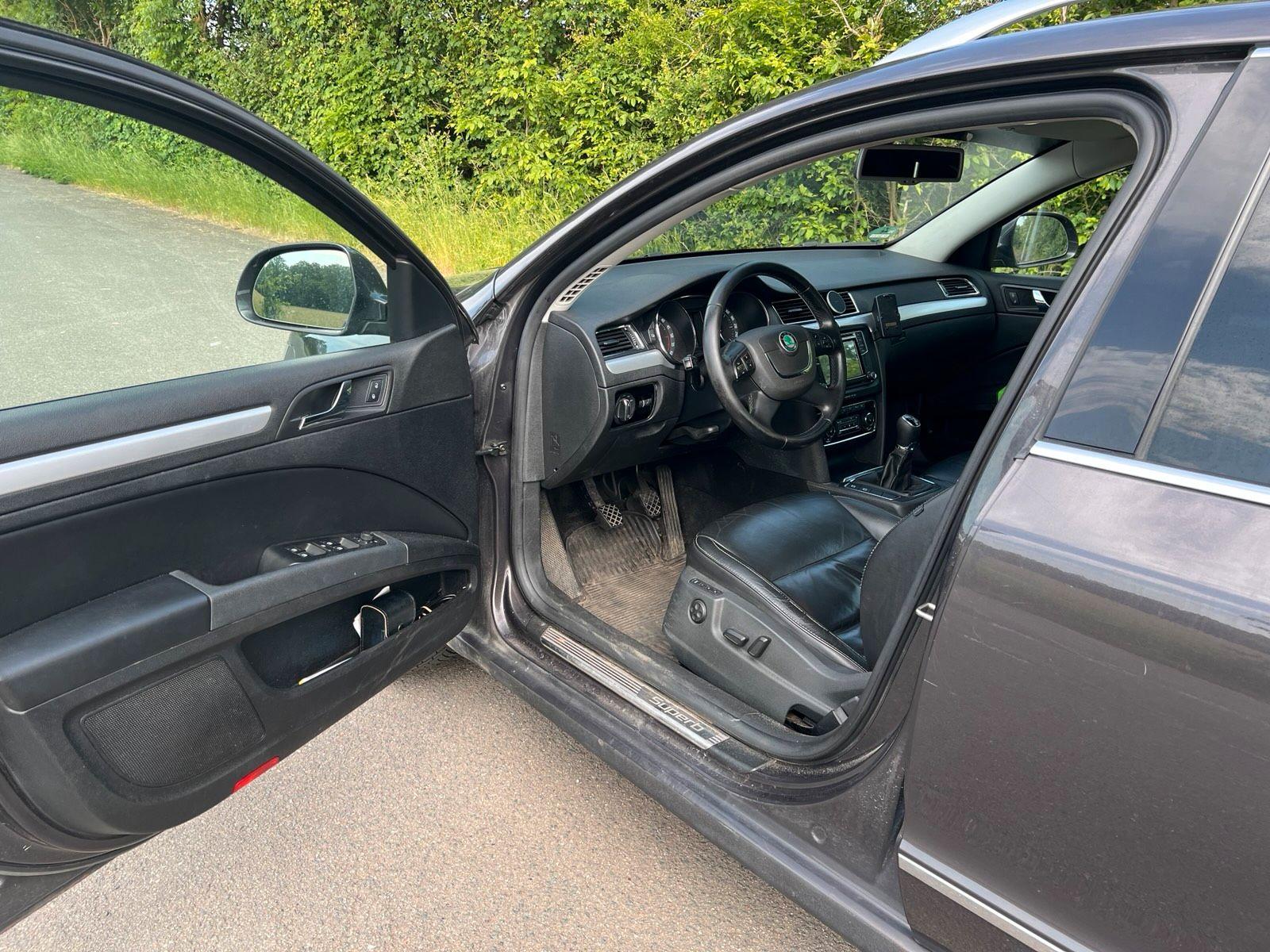 Skoda Superb 2010 — photo 11