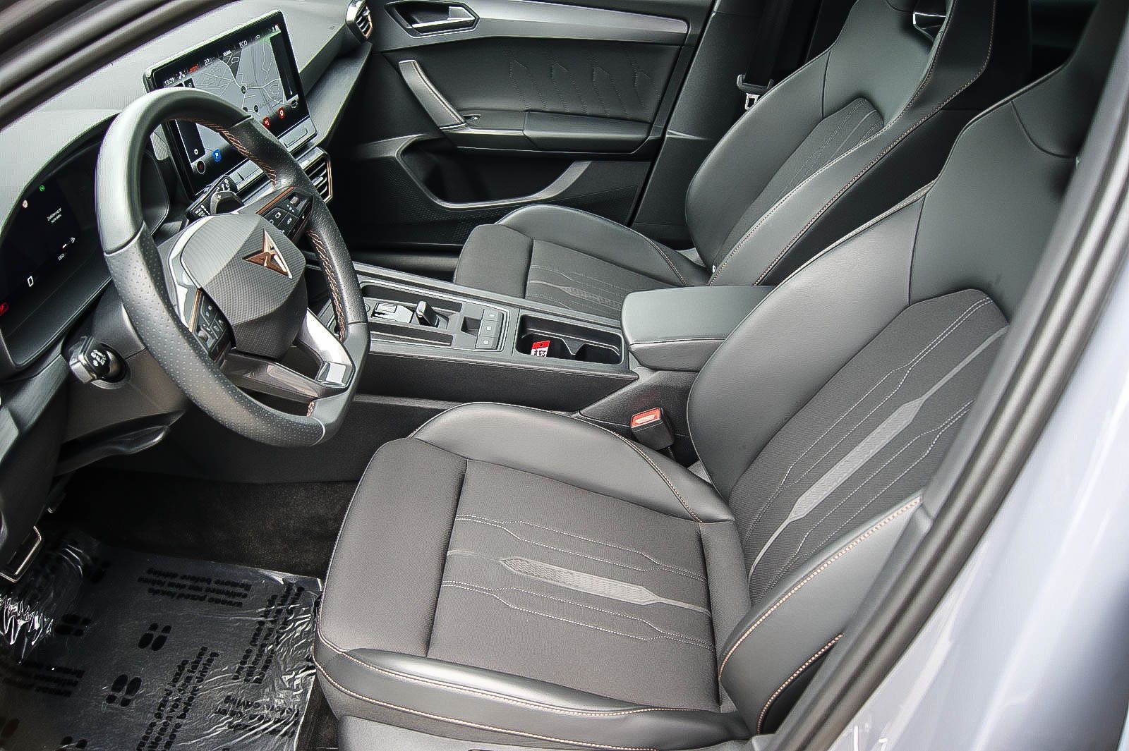 Fahrzeugabbildung CUPRA Leon Sportstourer e-Hybrid PANORAMA CARPLAY ACC