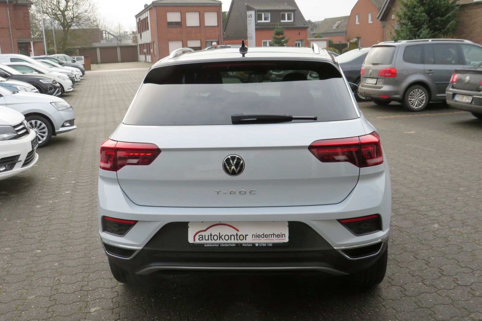 Fahrzeugabbildung Volkswagen T-Roc Sport R-LINE PANO 18`LED NAVI BEATS 1.HD