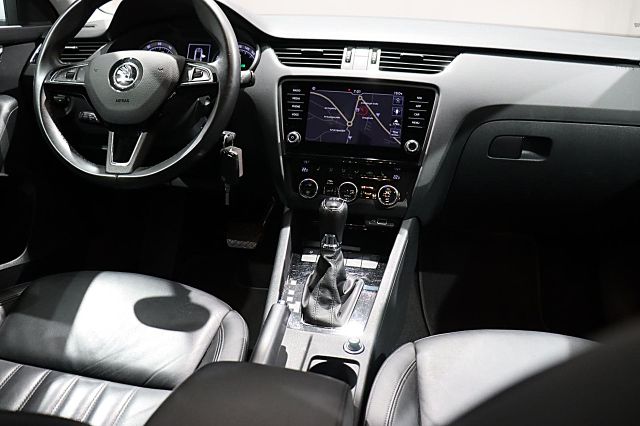 Octavia Combi 1.5 TSI Style ACC LEDER AHK NAVI L