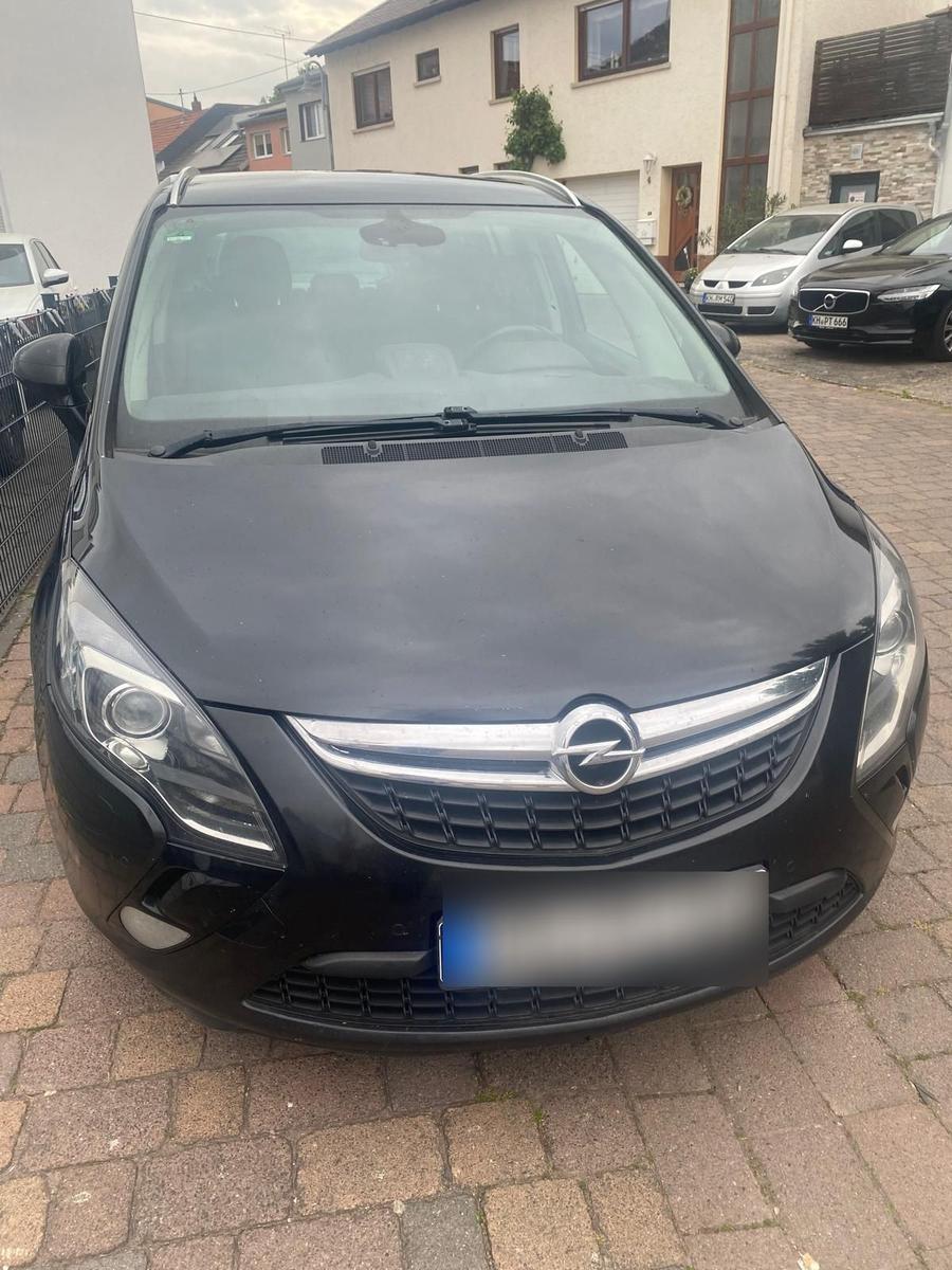 Opel Zafira tourer 2014 — rear view