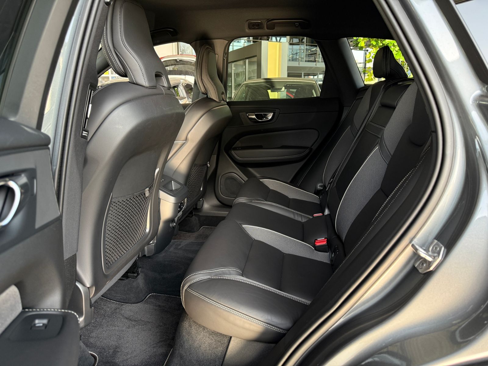 Fahrzeugabbildung Volvo XC60 R Design AHK H/K KAM LED