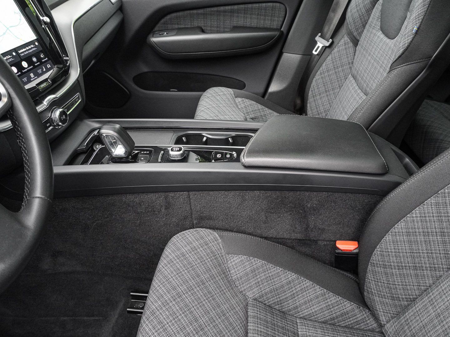 Volvo XC60 T6 AWD Core Bright Plug-in Hybrid AHK PANO foto 15