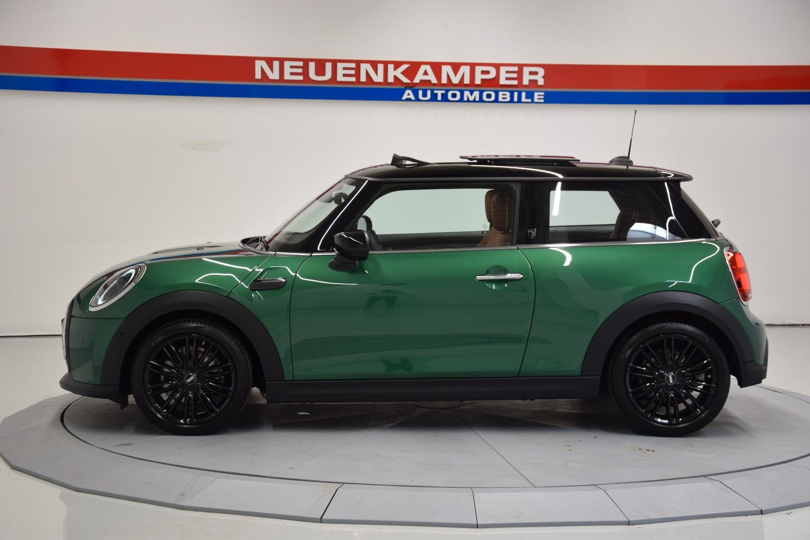 Fahrzeugabbildung MINI Cooper MiniYours Trim Special Edition Pano Leder