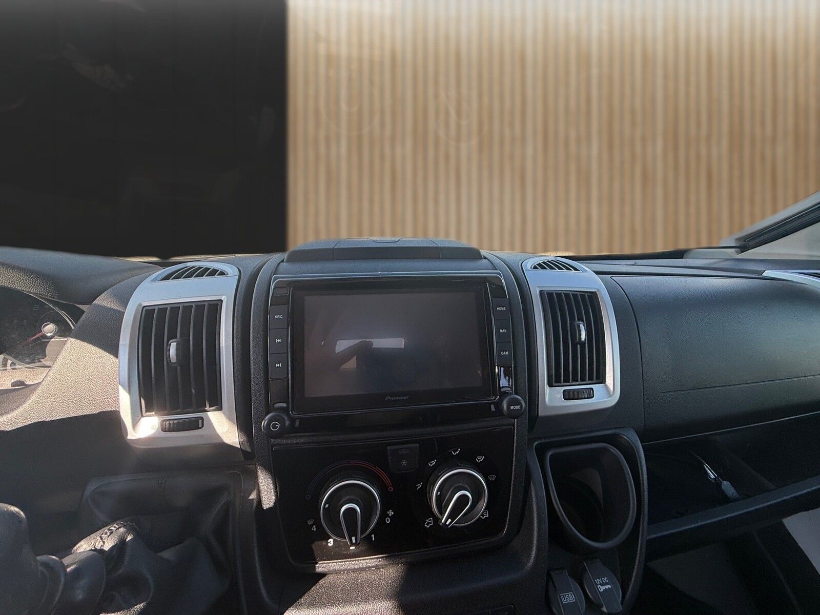 Fahrzeugabbildung Knaus Sun TI 700  MEG Platinum Selection SAT/Klima/Rad