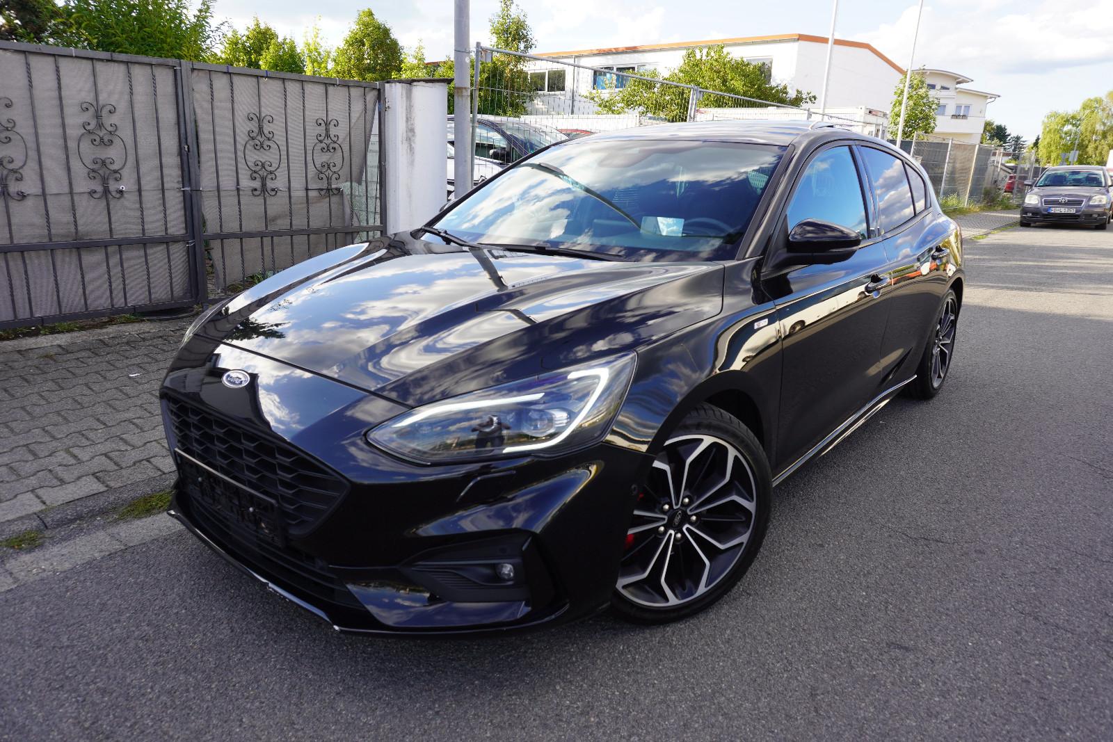 Ford Focus Lim. ST-Line - LED, Teilleder, 8fach berei