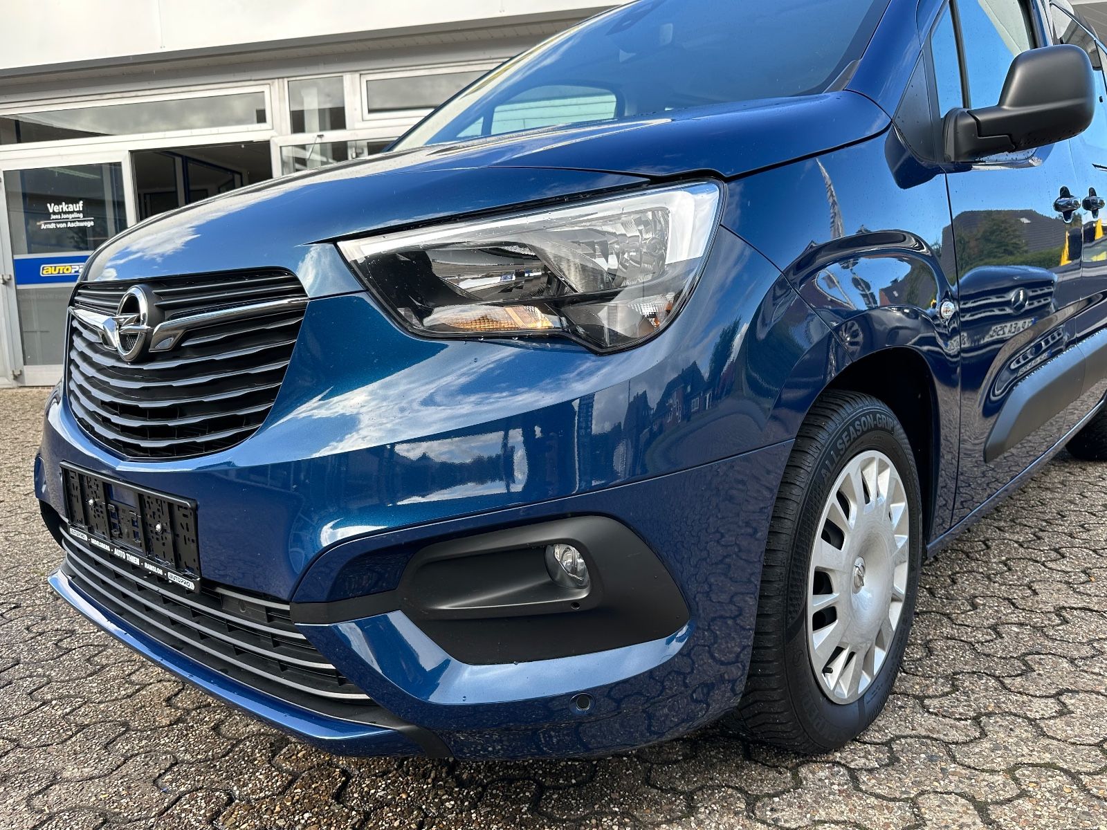 Fahrzeugabbildung Opel Combo Life 1.5 D Edition AHK/SHZG/Parkpilot/GRA