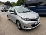 Toyota Yaris Klima/Navi/Kamera/8-fach Ber. - Toyota Yaris Gebrauchtwagen in Lübeck